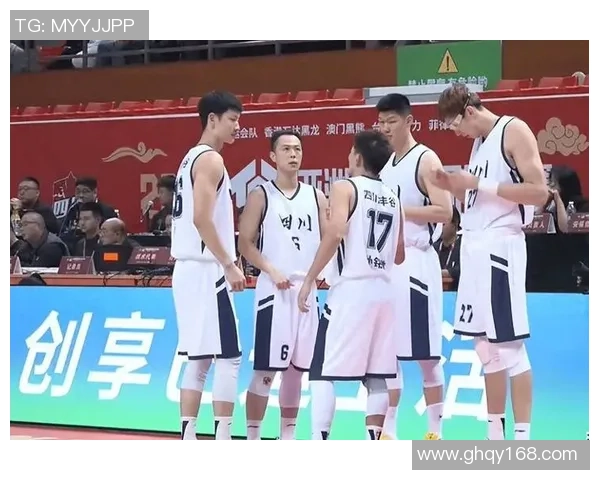 广东男篮与四川男篮激战正酣谁能在这场对决中笑到最后